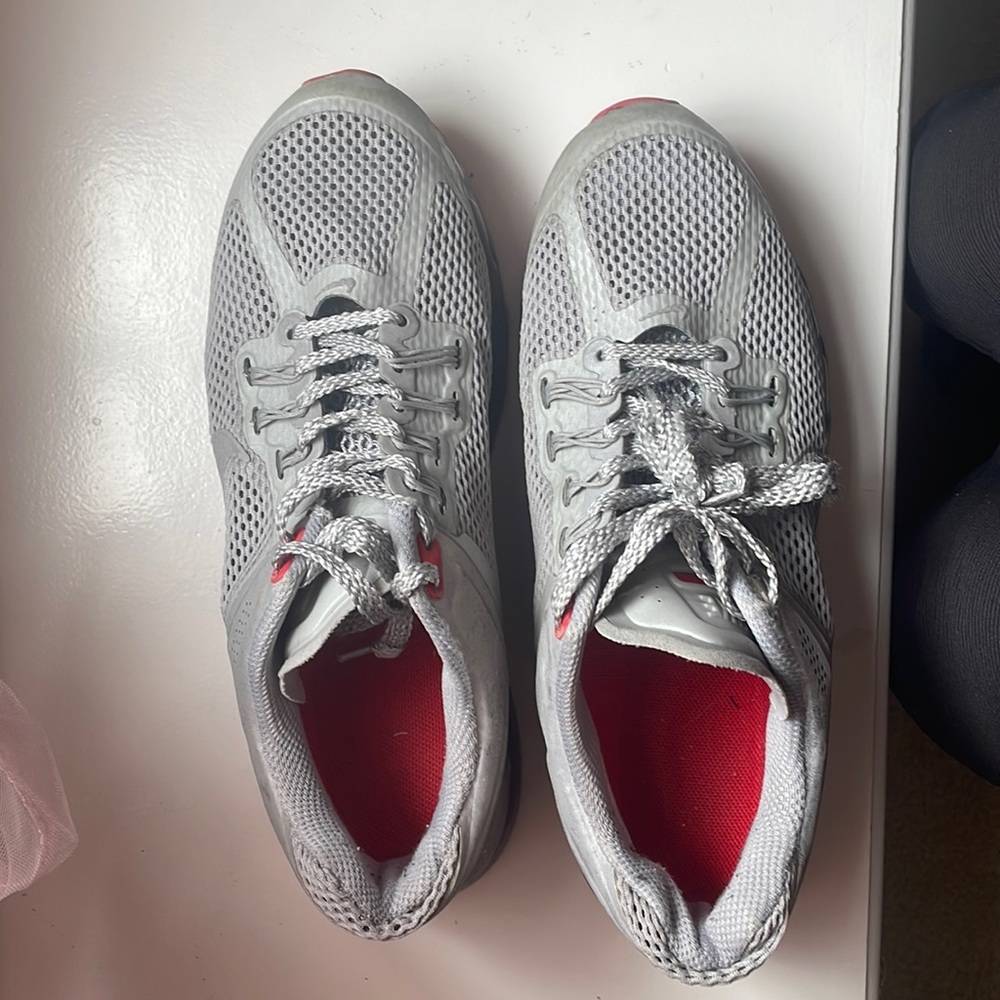 Pre-owned.  Size women’s 7. Nike air max shoes.